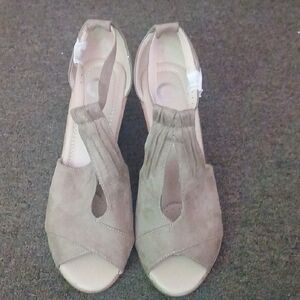 Elegant Tan Women's Sandals